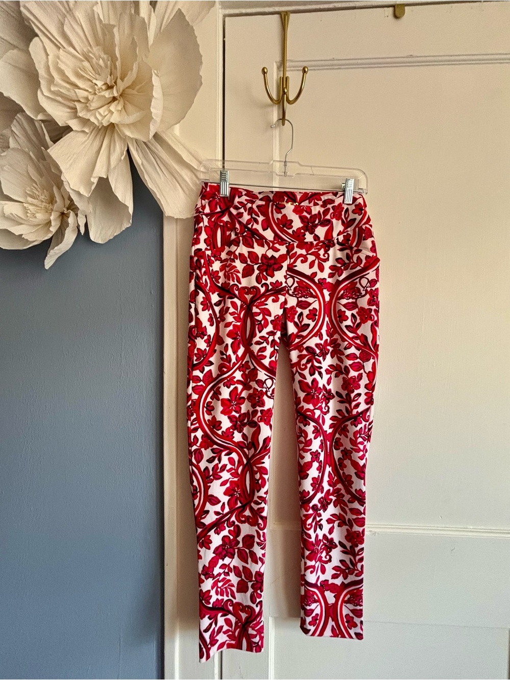 NWOT| Size 4 | Lilly Pulitzer’s Luxletic Pink & White Floral Skinny Pants